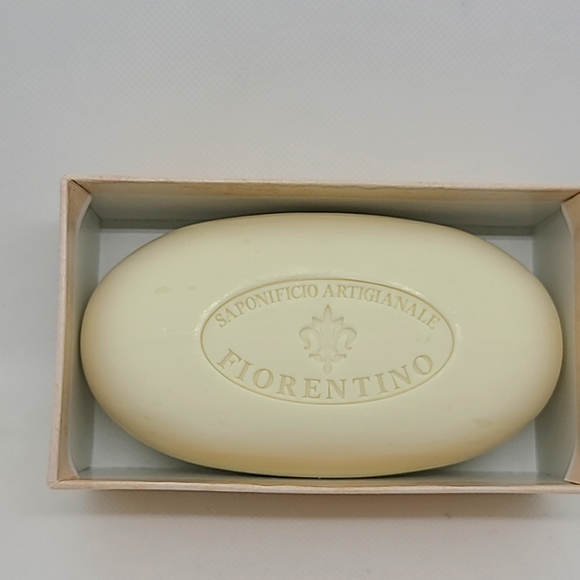 Tuscan Flower Floral Scented Soap 300 gr - Picture 2 of 5